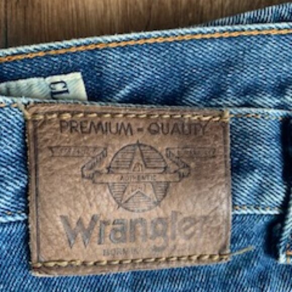 Wrangle Classic jeans with leather logo, 34x30 - Picture 3 of 12